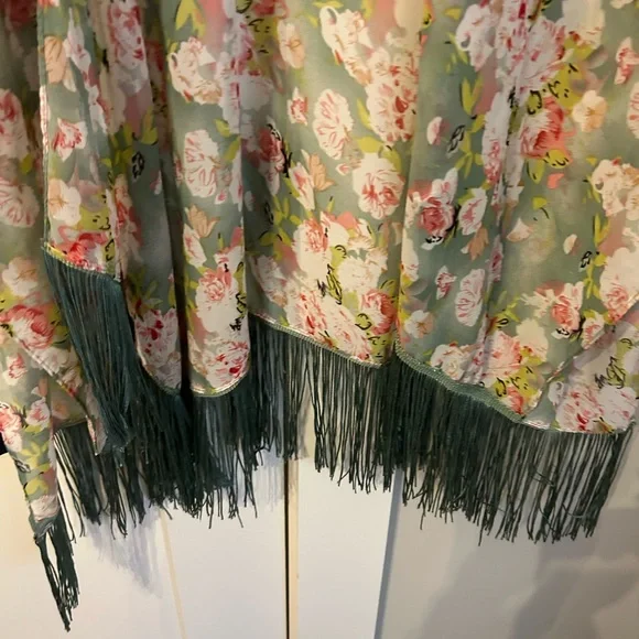 Floral Kimono with Fringe - Picture 4 of 5